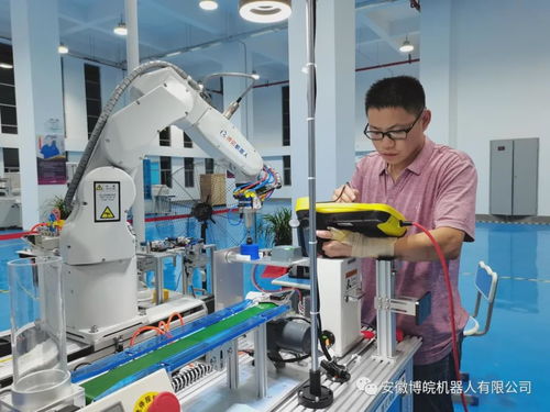 安徽省首个工业机器人应用编程1 X证书培训考核启动了