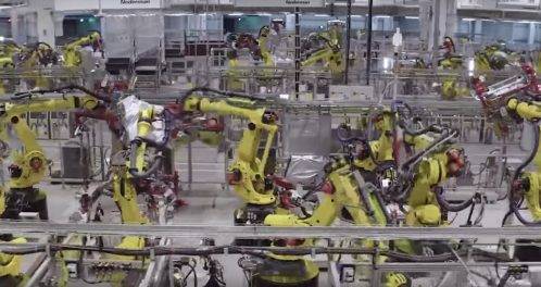 特斯拉发布震撼视频 上海超级工厂内有数百个机器人